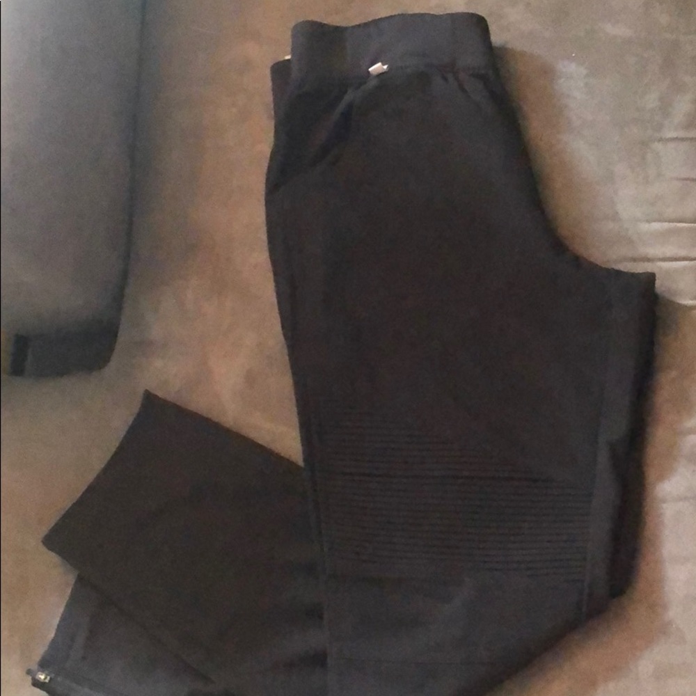 NWOT Figs SOLD OUT Kayne Moto Scrub Pants!